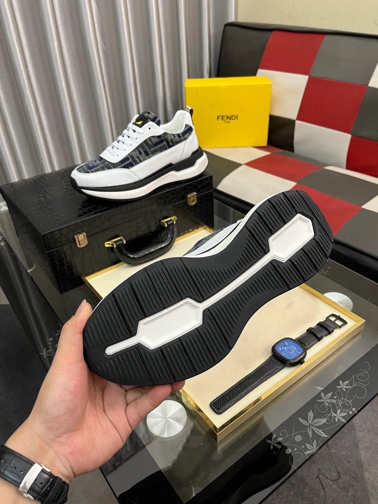 Men's Men's Shoes💰458⌚️⌚️[FENDI] Fendi's classic and comfortable men's, this complex sneaker is made of soft calfskin➕genuine leather lining➕original ultra-light rubber material with rough outsole. This unique light style is suitable for the casual and refined sensibility of this season. It is comfortable and natural on the feet. It is an everyday style for casual travel in autumn and winter! 38−444️⃣colors available